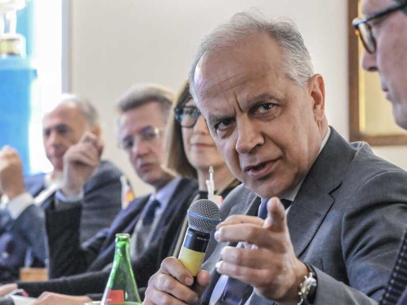 Piantedosi: "Il 25 aprile non è della sinistra. Il Papa sull'accoglienza dei migranti la pensava come il governo"