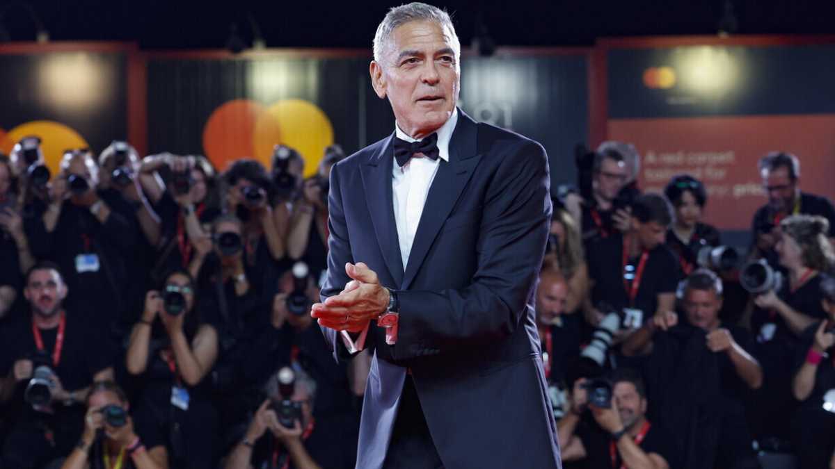 Immagine di Clooney torna al teatro dopo 40 anni, anche per rischiarare i tempi bui
