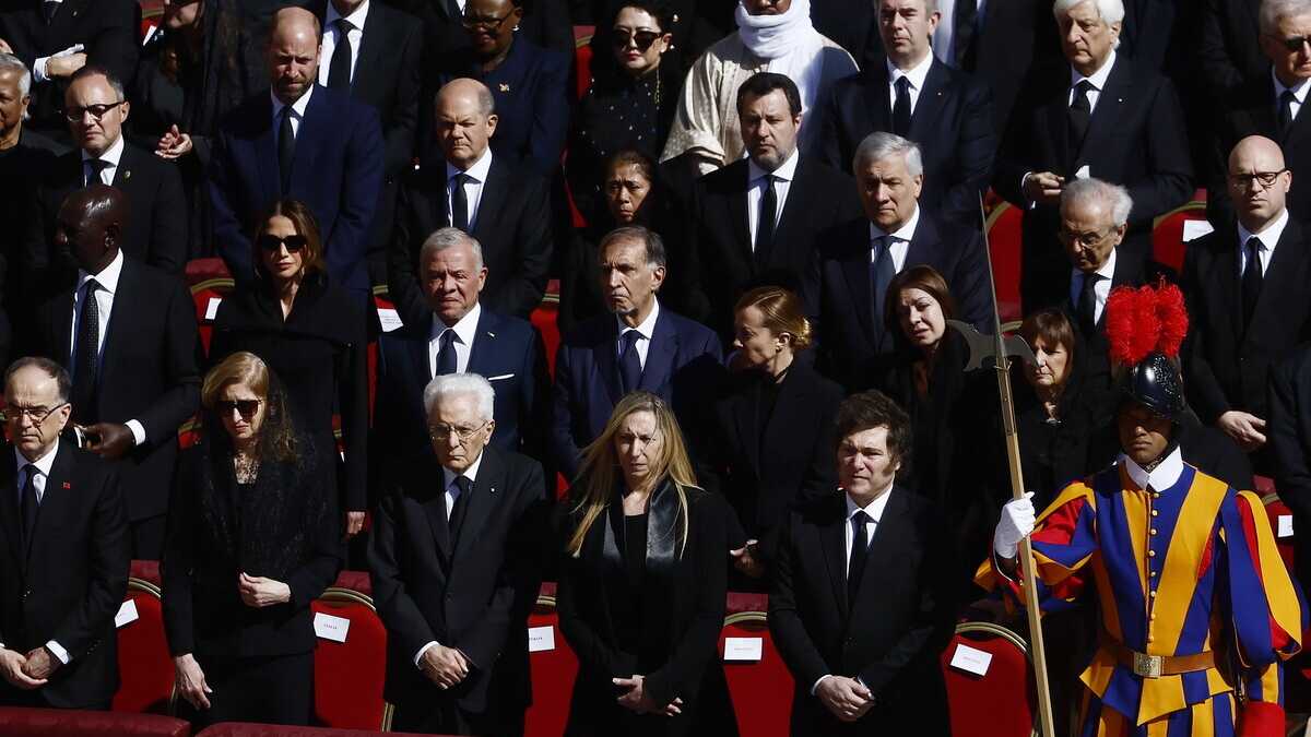 Immagine di Salvini e Tajani, i due litiganti della politica che si ritrovano alleati ai funerali del Papa