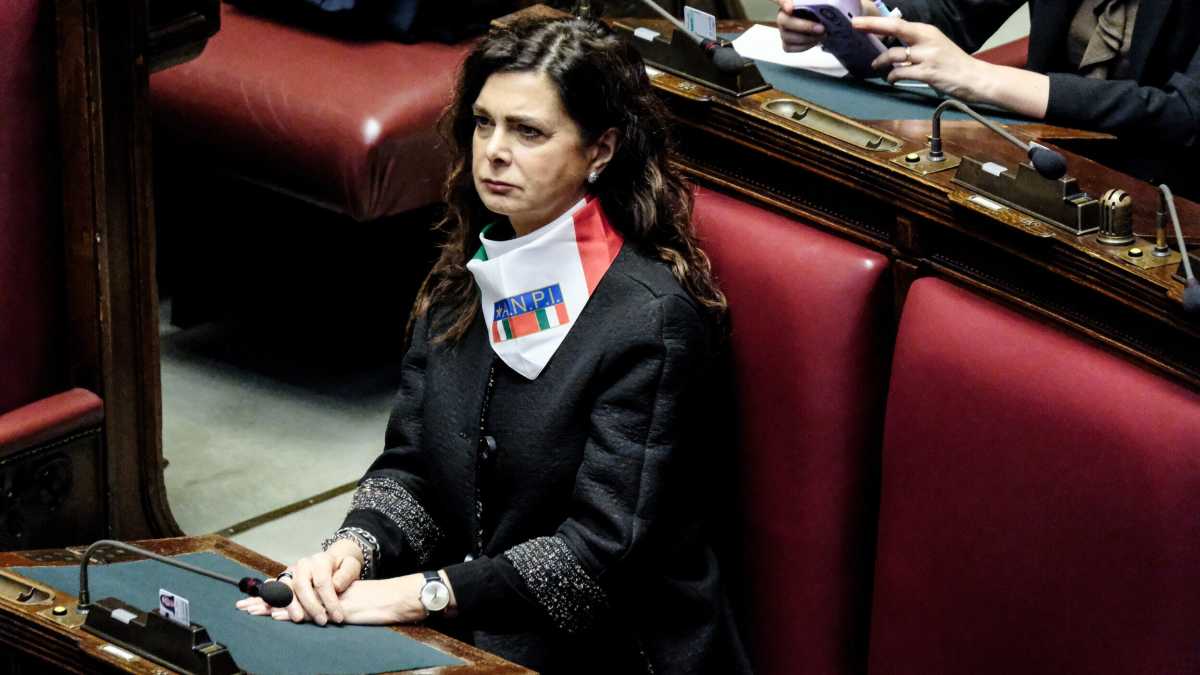 Immagine di Boldrini partigiana: "Meloni usa la morte di Francesco, ha ridicolizzato il 25 aprile. Zuppi Papa ci piace"