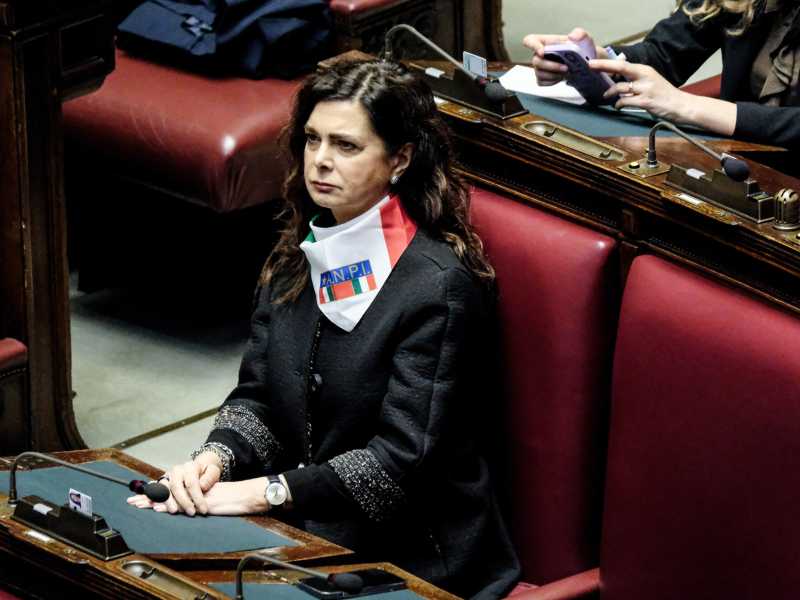 Boldrini partigiana: "Meloni usa la morte di Francesco, ha ridicolizzato il 25 aprile. Zuppi Papa ci piace"