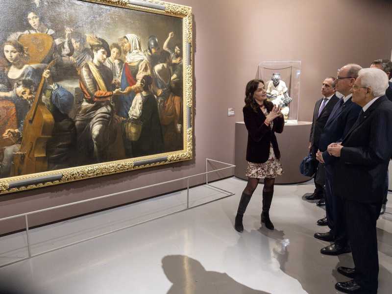 Il presidente della Repubblica Sergio Mattarella con il principe Alberto II di Monaco in occasione dell'inaugurazione della mostra (2 aprile 2025, foto LaPresse)