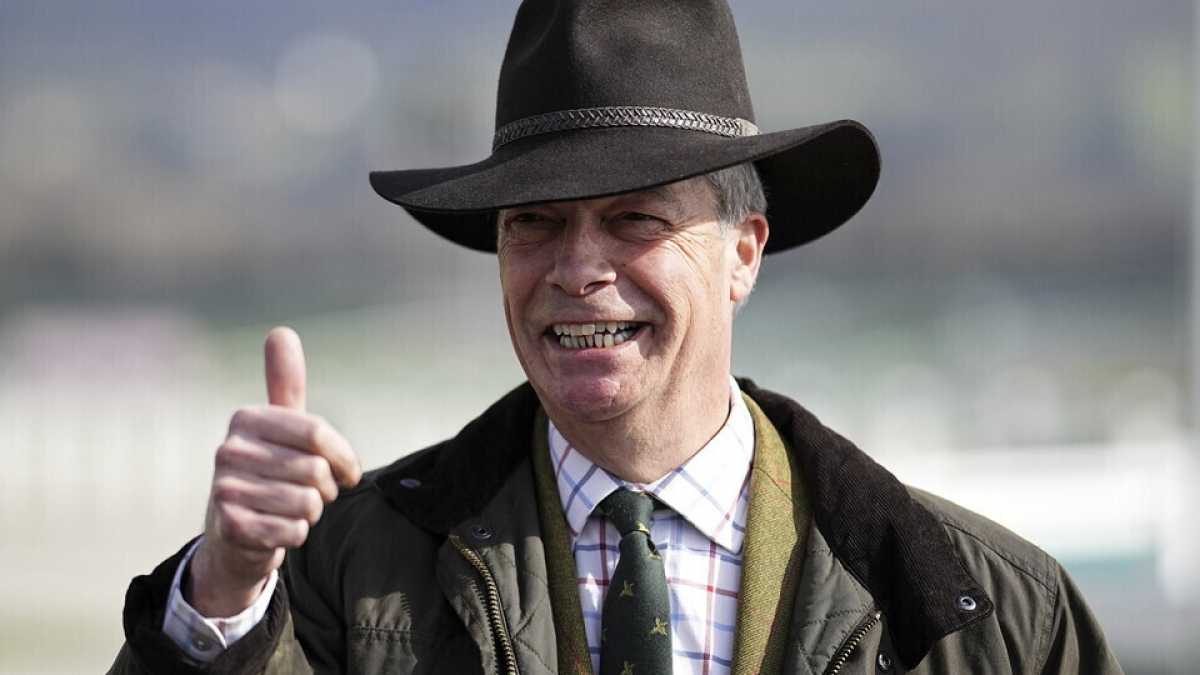 Immagine di Nigel Farage riesce ancora a maneggiare il fuoco trumpiano senza bruciarsi