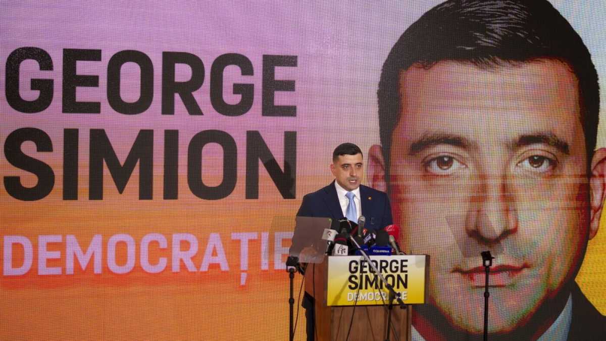 Immagine di Chi è Simion, che vuole fare il presidente della Romania con i voti e il programma di un altro