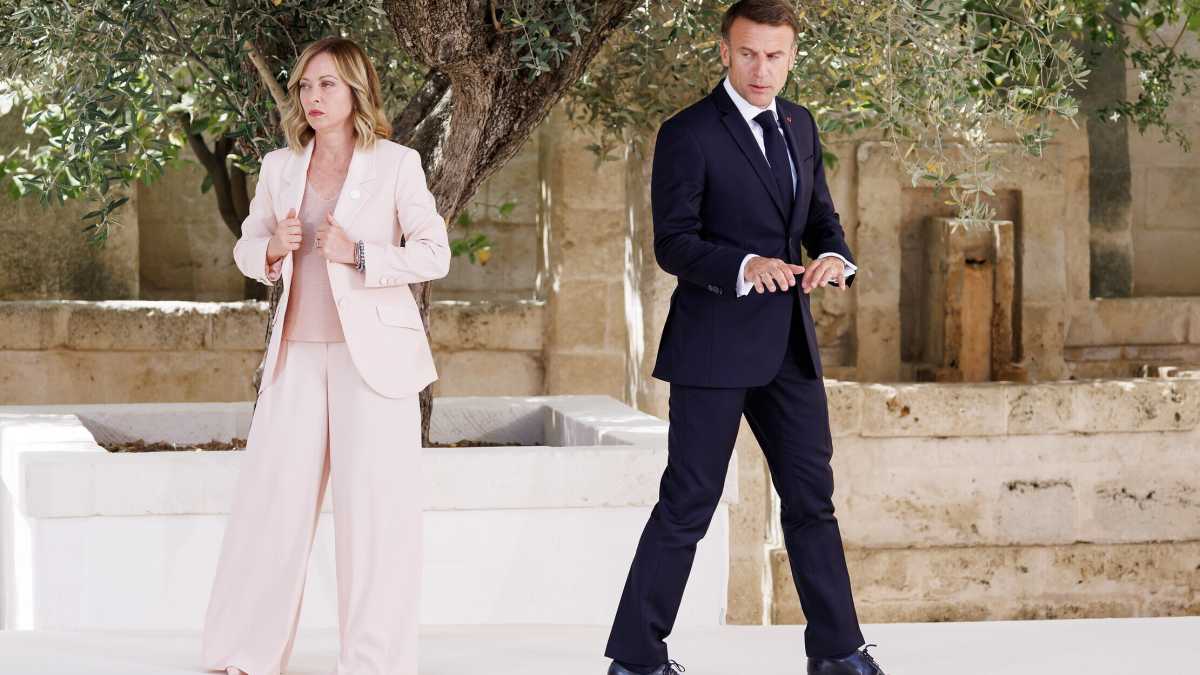 Immagine di Il Conclave "complottone" anti Meloni. Macron, Sant'Egidio, Pd e pure Bettini: "Zuppi è nel mio cuore"