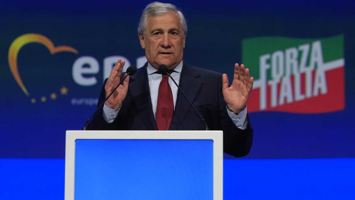 Immagine di Slava Ukraini (e anche Tajani)