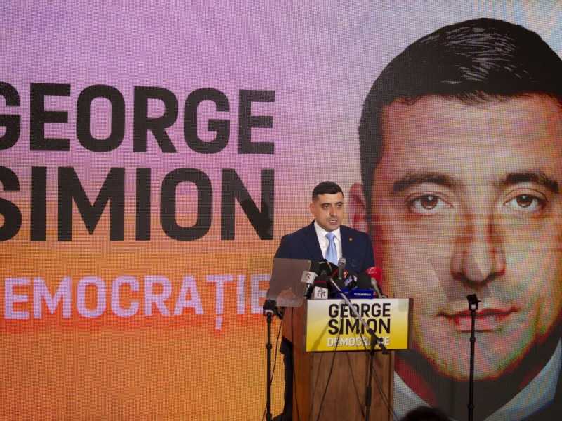 Chi è Simion, che vuole fare il presidente della Romania con i voti e il programma di un altro