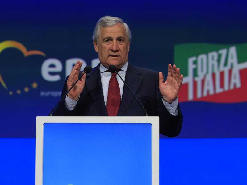 Slava Ukraini (e anche Tajani)