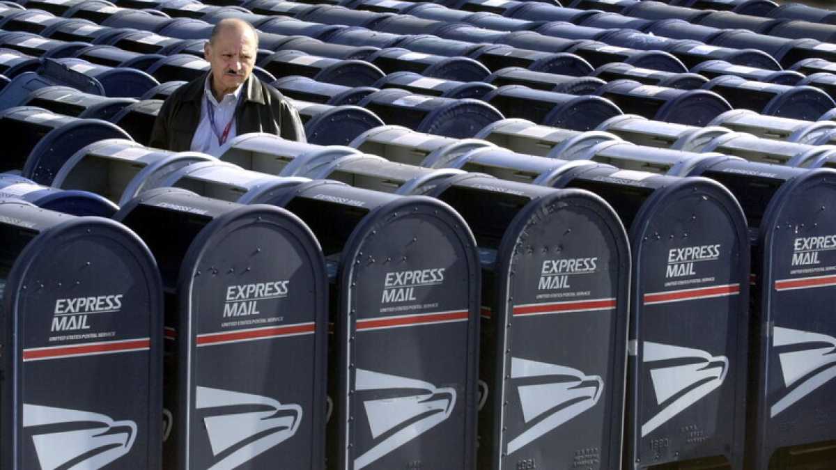 Immagine di I postini acchiappaimmigrati al servizio di Trump