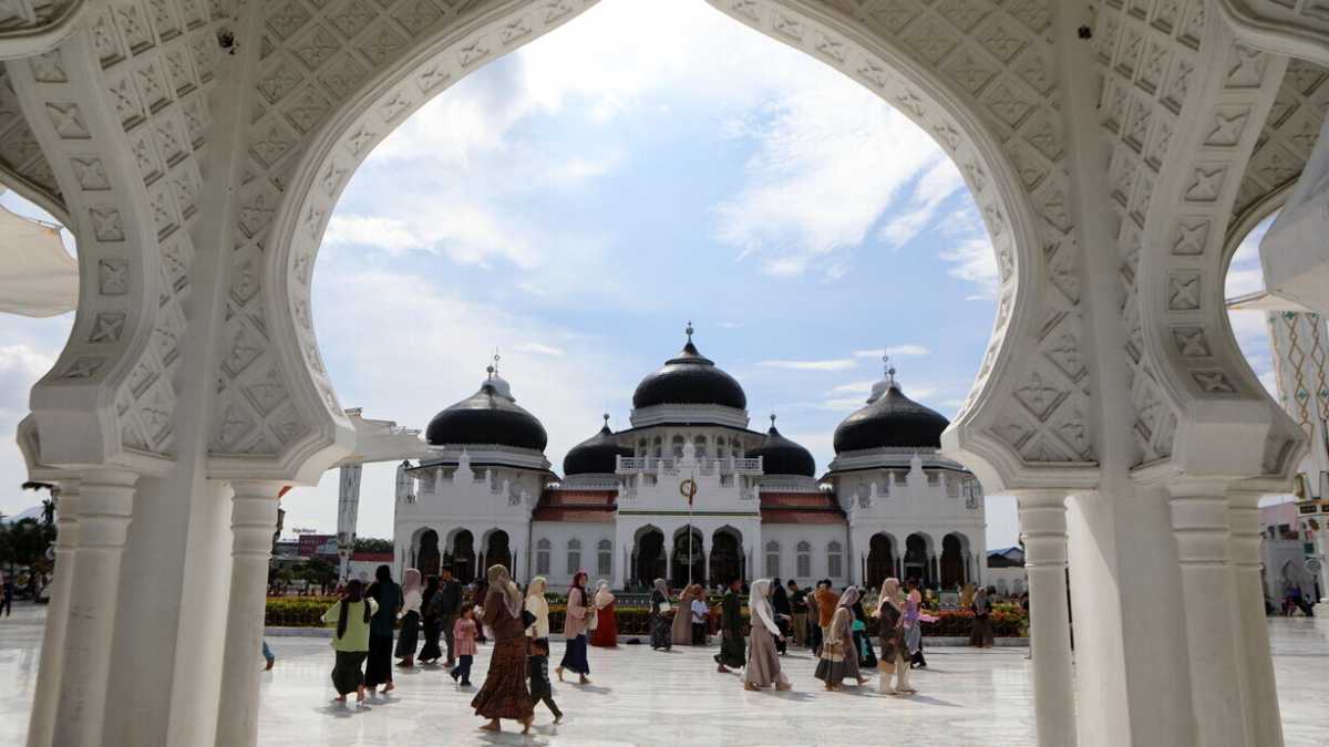Immagine di Extra omnes e inshallah. L’asilo che prega in moschea fa ridere