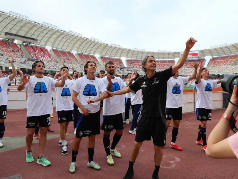 I festeggiamenti del Pisa per la promozione in Serie A (foto LaPresse)