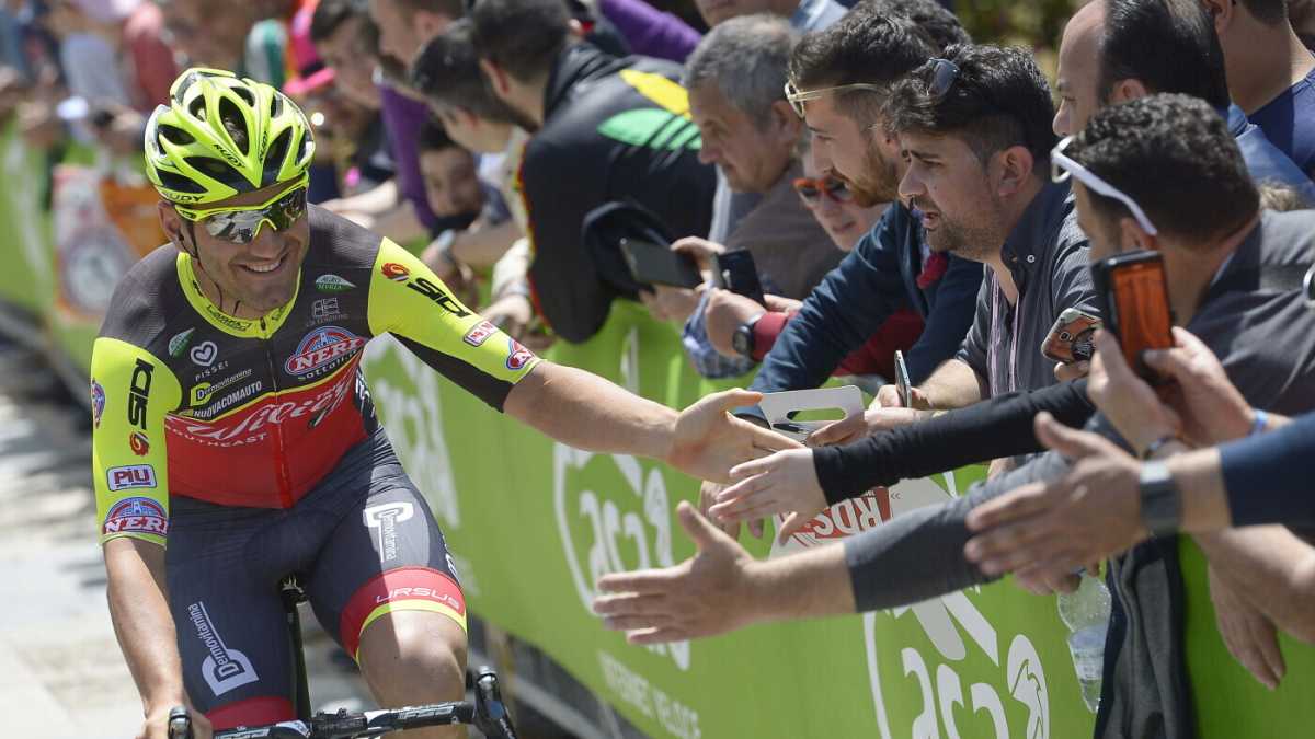 Immagine di C'era un albanese al Giro d'Italia. Eugert Zhupa racconta i suoi Giri