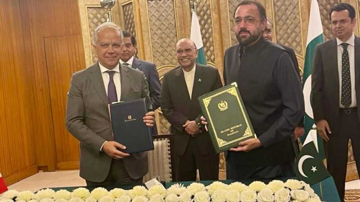 Immagine di Piantedosi bloccato in Pakistan nel giorno dell’attacco dell’India. Com’è potuto accadere?