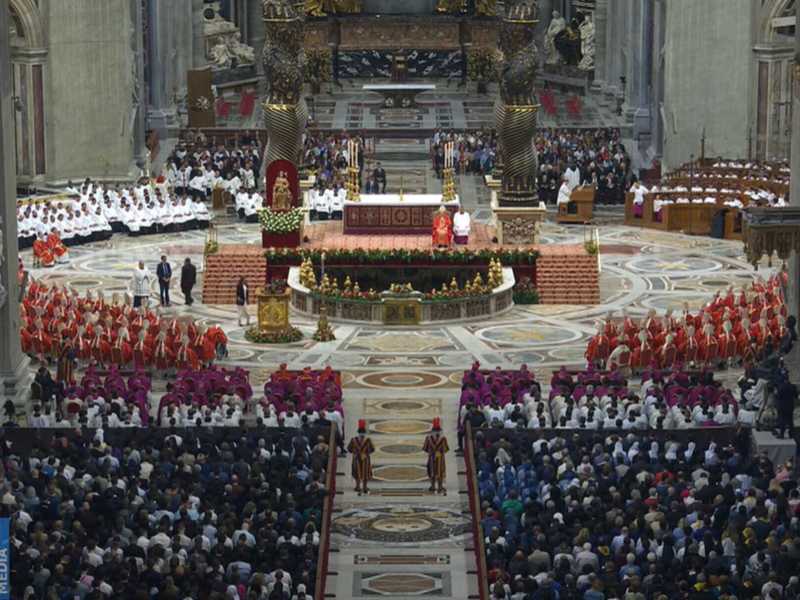 “Un Papa per questo mondo che tende a dimenticare Dio", dice il decano Re ai cardinali pronti per il Conclave