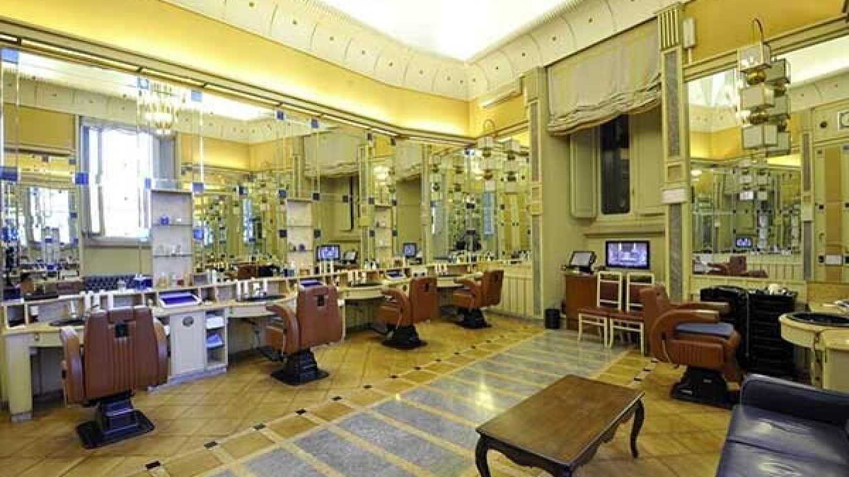 Immagine di La Camera dei deputati ora vuole un parrucchiere solo per le donne: proposta di FdI