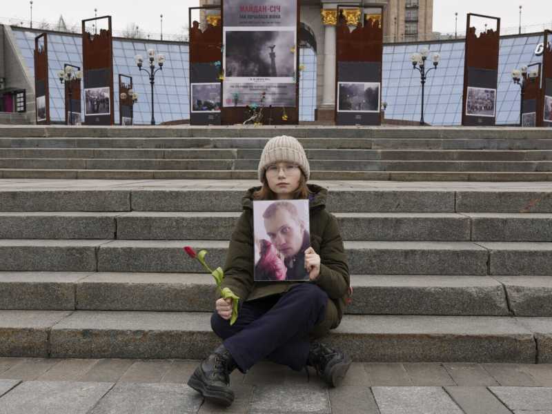 La differenza tra celebrare la vittoria e ricordare la guerra. Kyiv 80 anni dopo