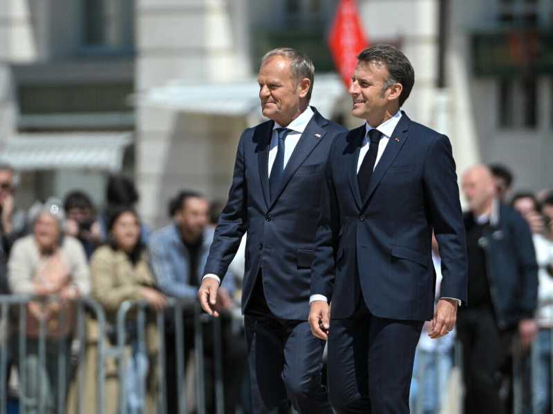 Emmanuel Macron e Donald Tusk (Ansa)