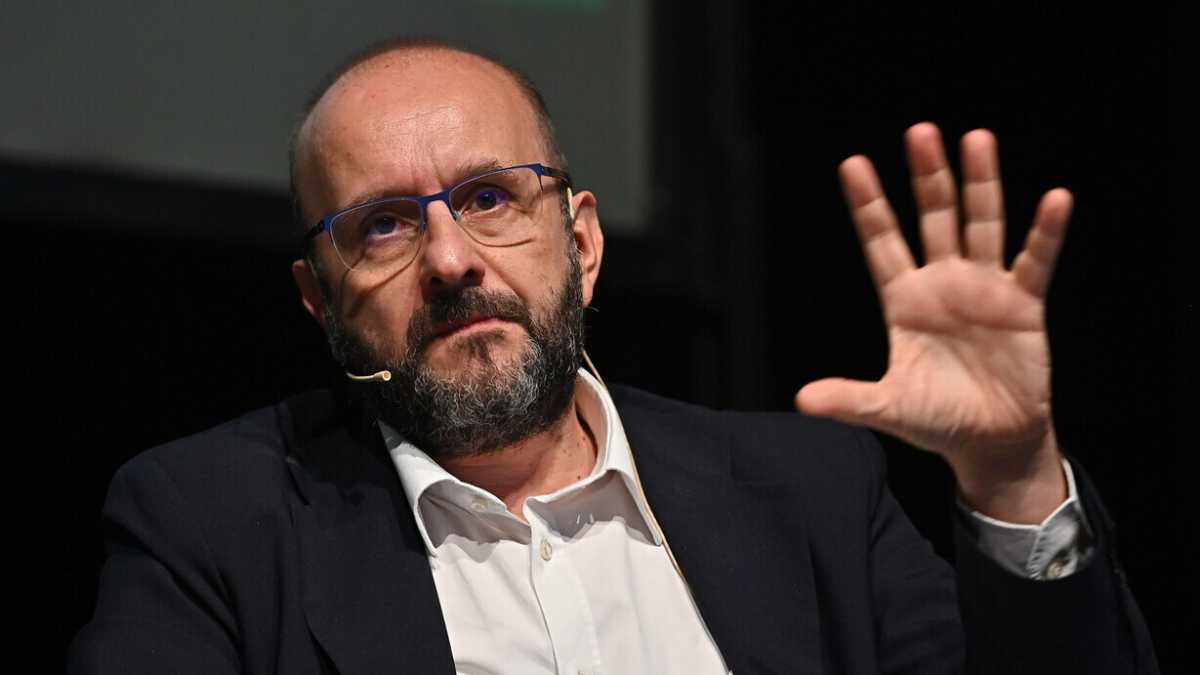 Immagine di Lo sport al potere. L'ultima fatica letteraria del professor Berruto