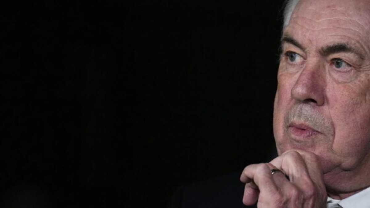 Immagine di Carlo Ancelotti sulla panchina del Brasile. Forse