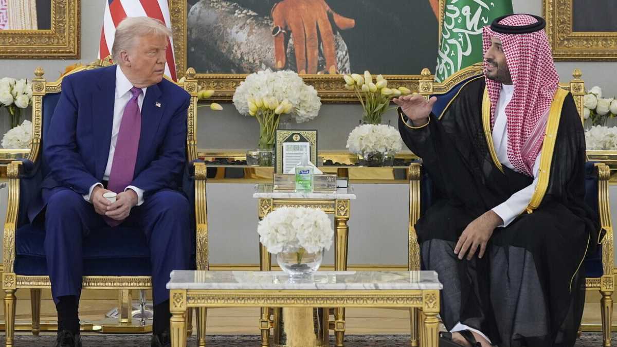 Immagine di Trump atterra in Arabia Saudita. Inizia il viaggio (d'affari) negli stati del Golfo