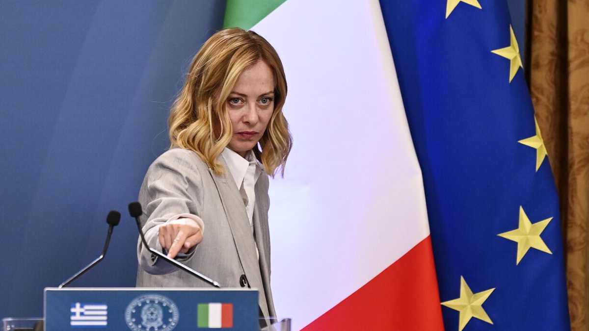 Immagine di Meloni e il ritorno a San Pietro: la premier vedrà Merz, diplomazia in campo per gli altri leader