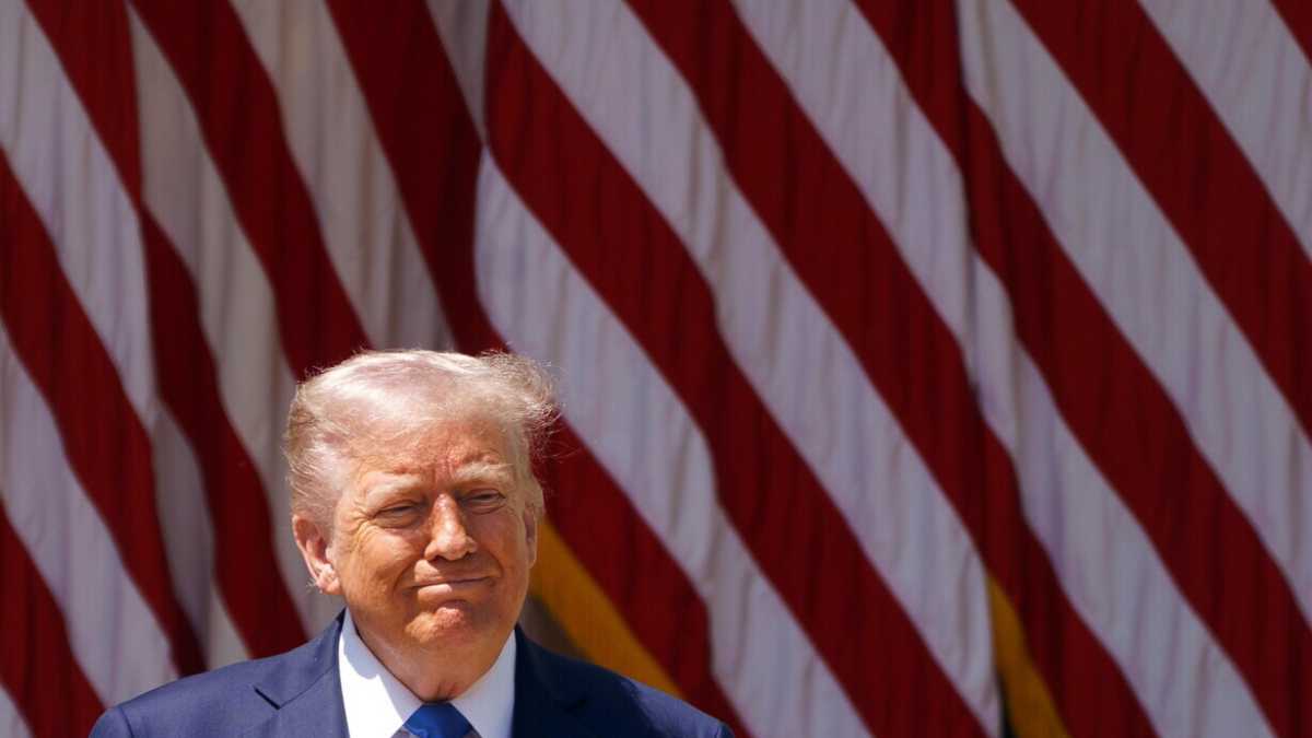 Immagine di Trump impone la riduzione dei prezzi per i farmaci. Ma il vero problema è la scarsa copertura assicurativa