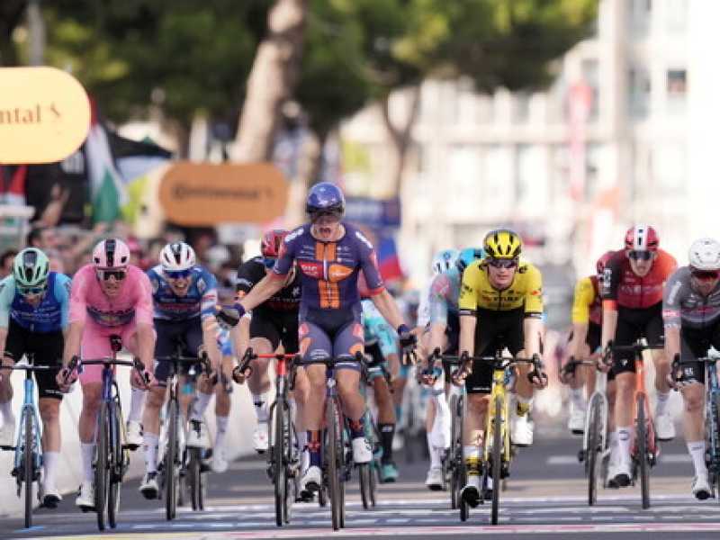 Casper van Uden ha vinto la quarta tappa del Giro d'Italia 2025 (foto LaPresse)