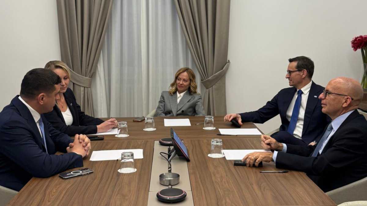 Immagine di Vertice Ecr nella sede di FdI: Meloni incontra Simion, Morawiecki e Marion Marechal