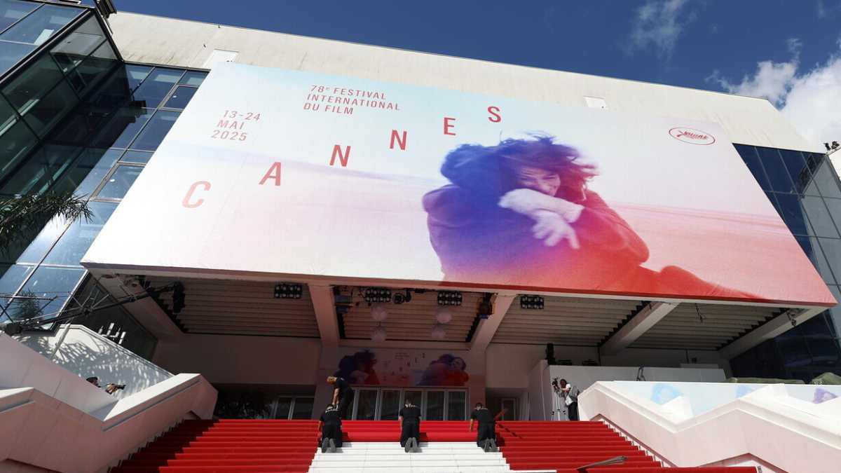 Immagine di “Partir un jour”, il film karaoke di Amélie Bonnin che fa cantare Cannes