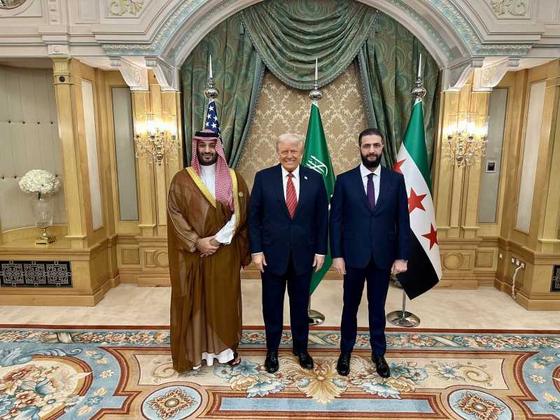 Bion Salman, Trump e Sharaa insieme a Riad 