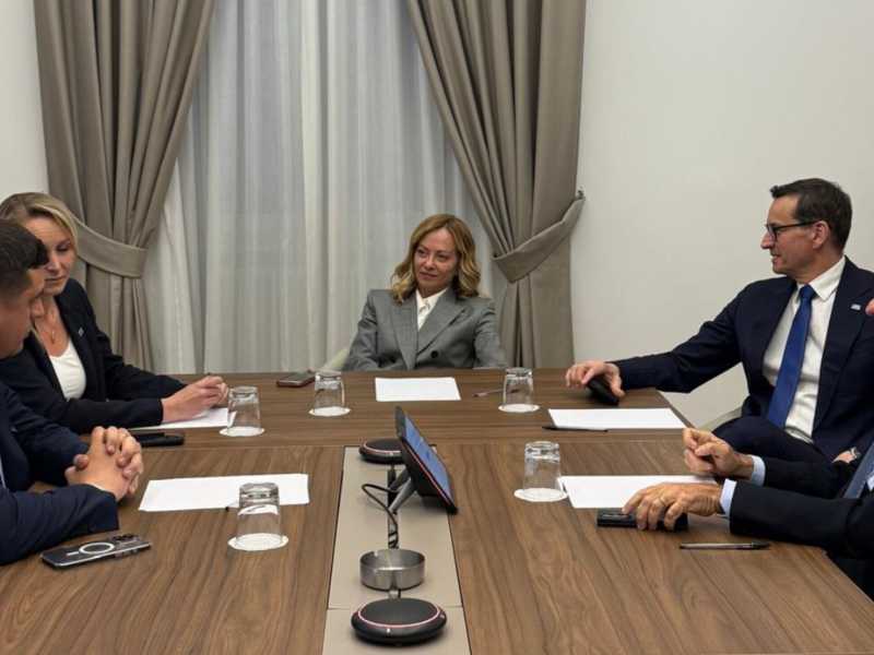 Vertice Ecr nella sede di FdI: Meloni incontra Simion, Morawiecki e Marion Marechal