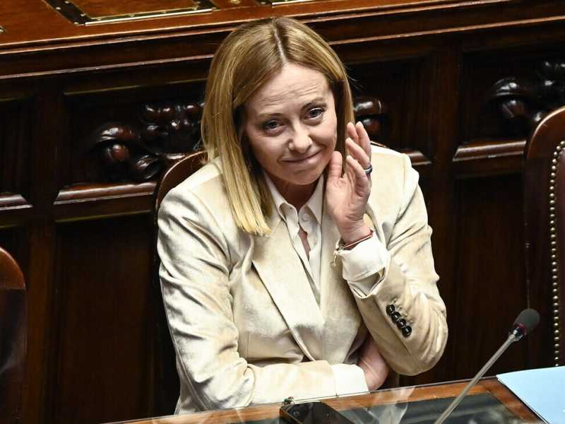 Corrida governo-opposizione alla Camera per il question time di Meloni. Con piccole prove di forza interne