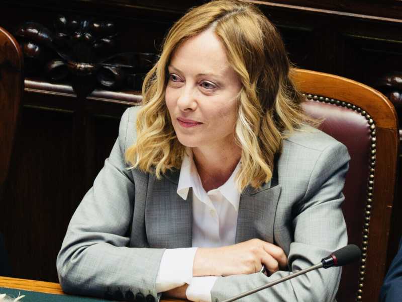 Meloni incassa, ma sbotta con Schlein. Intanto il governo si blocca sui porti: salta la norma Spinelli voluta da Salvini