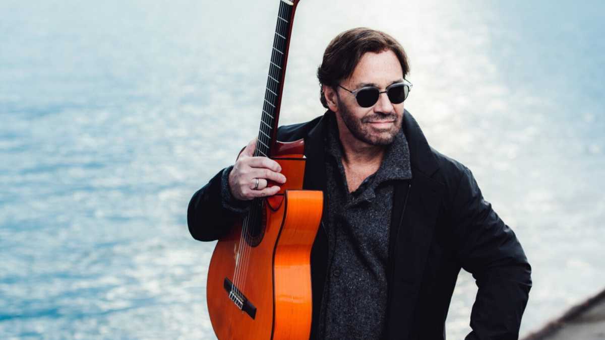 Immagine di Il tocco magico di Al Di Meola: “Ossessionato dalla chitarra: è la mia forma di guarigione"