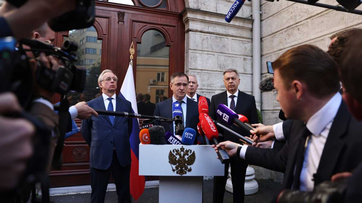 Immagine di Putin cerca di truffare tutti a Istanbul