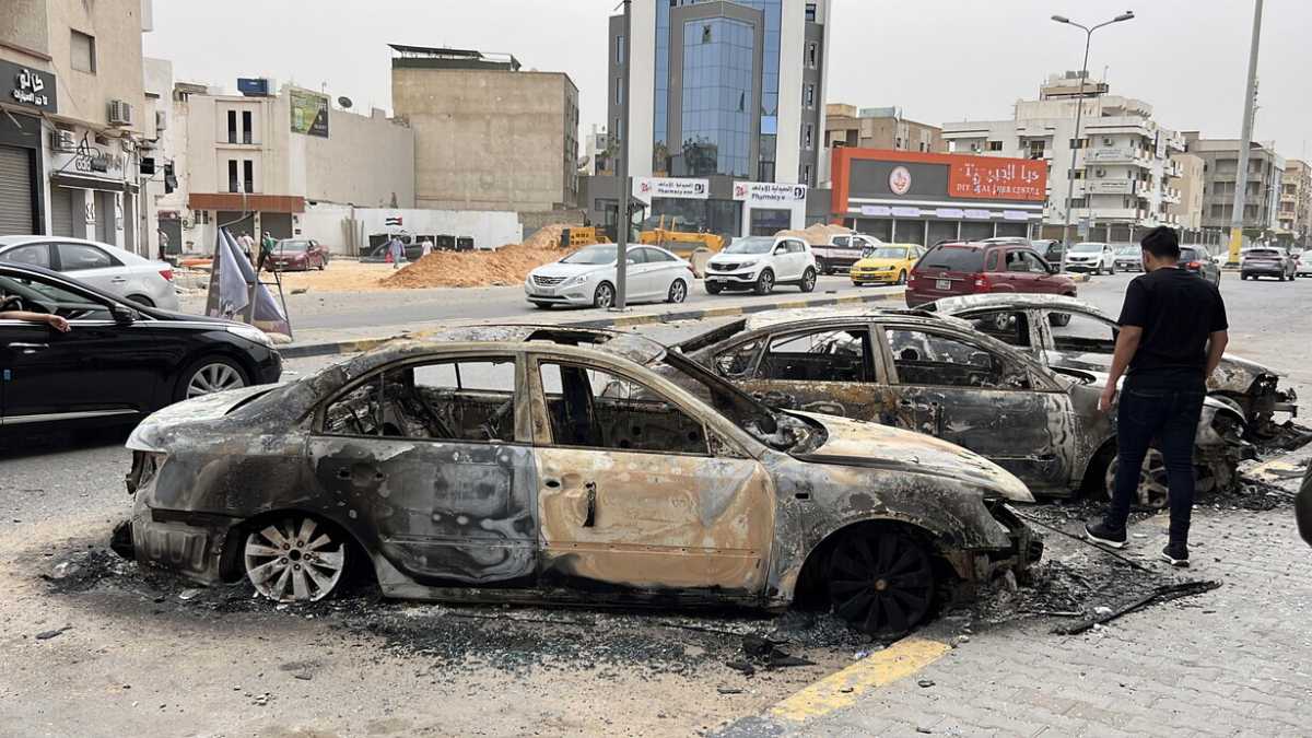 Immagine di Dopo gli scontri a Tripoli in fuga gli italiani (e alcuni di Eni)