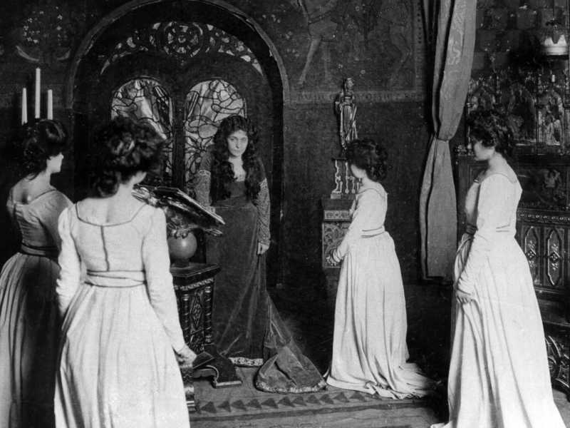 Eleonora Duse interpreta Francesca da Polenta nella tragedia 'Francesca da Rimini' (Getty)