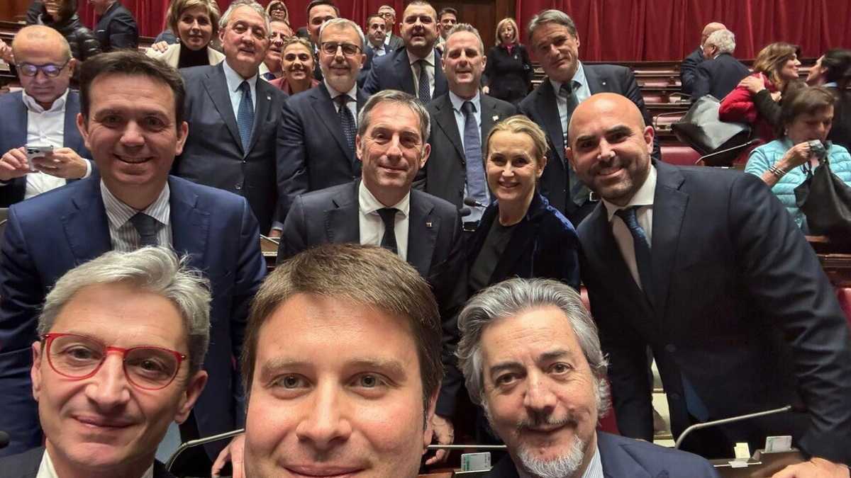Immagine di L'accademia dei provinciali di Forza Italia: l'ascesa dei fedelissimi di Tajani, dai territori al partito