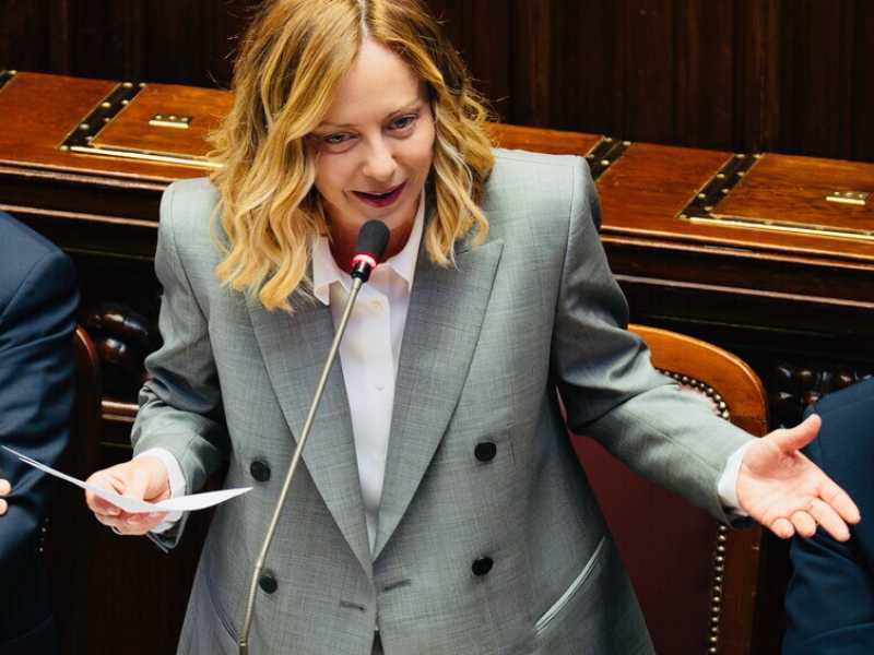 Meloni e lo spread, indignazione postuma per una gaffe in diretta