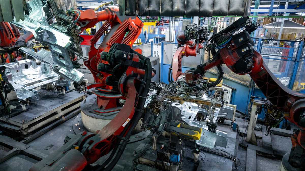 Immagine di Bruxelles taglia le stime di crescita per Italia e Ue: “Pesano incertezza politica e tensioni commerciali"