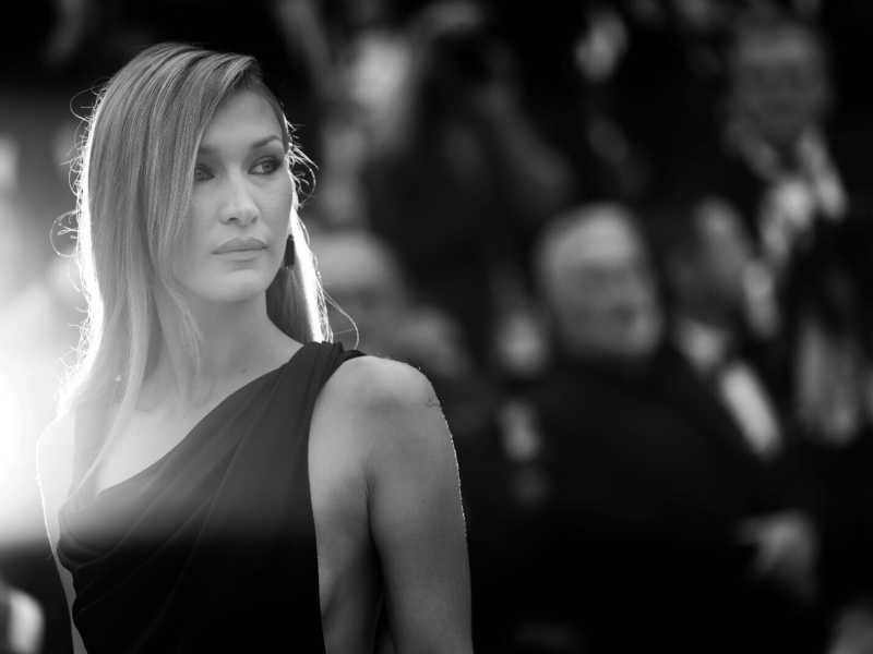 Bella Hadid sul red carpet del Festival di Cannes 2025 (foto Getty)