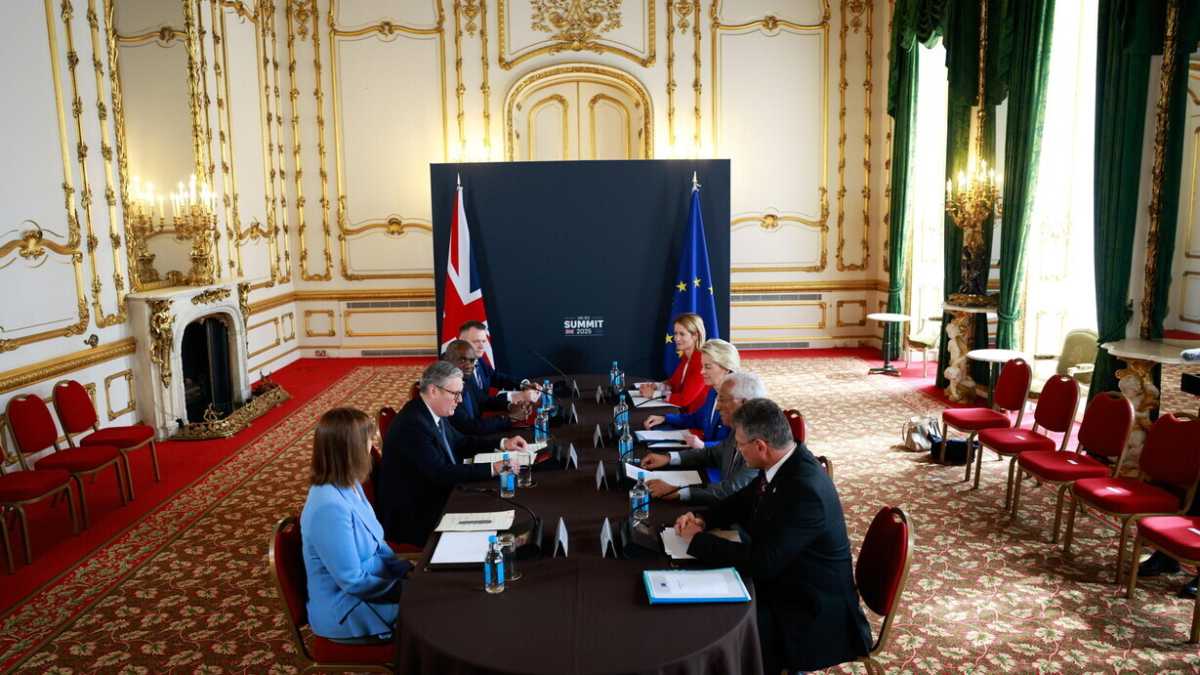 Immagine di Starmer supera le linee rosse della “hard Brexit” e si riavvicina all’Ue