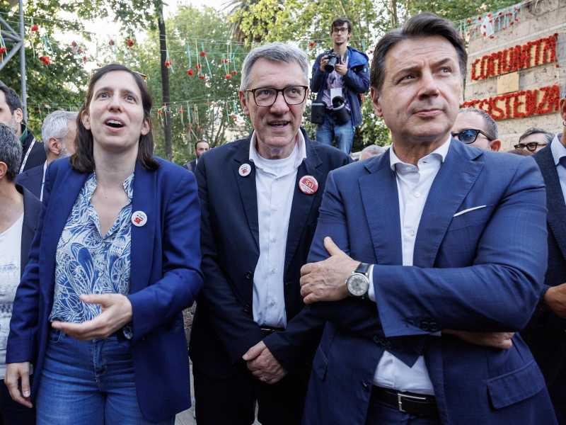 Elly Schlein sfida la Rai ma riempie i palinsesti Rai. La maratona referendum tra megafoni scalcagnati e macchinoni