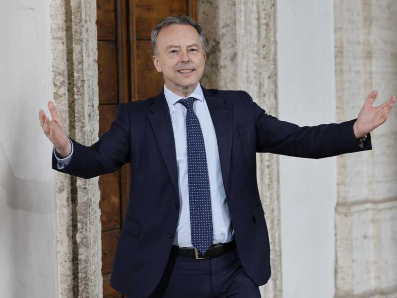 Macron bussa alla Lega: il curioso incontro fra l'ambasciatore francese e il presidente della commissione Difesa