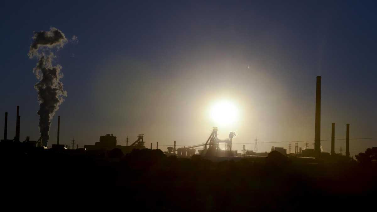 Immagine di Gli altoforni spenti e l’Ilva si consuma
