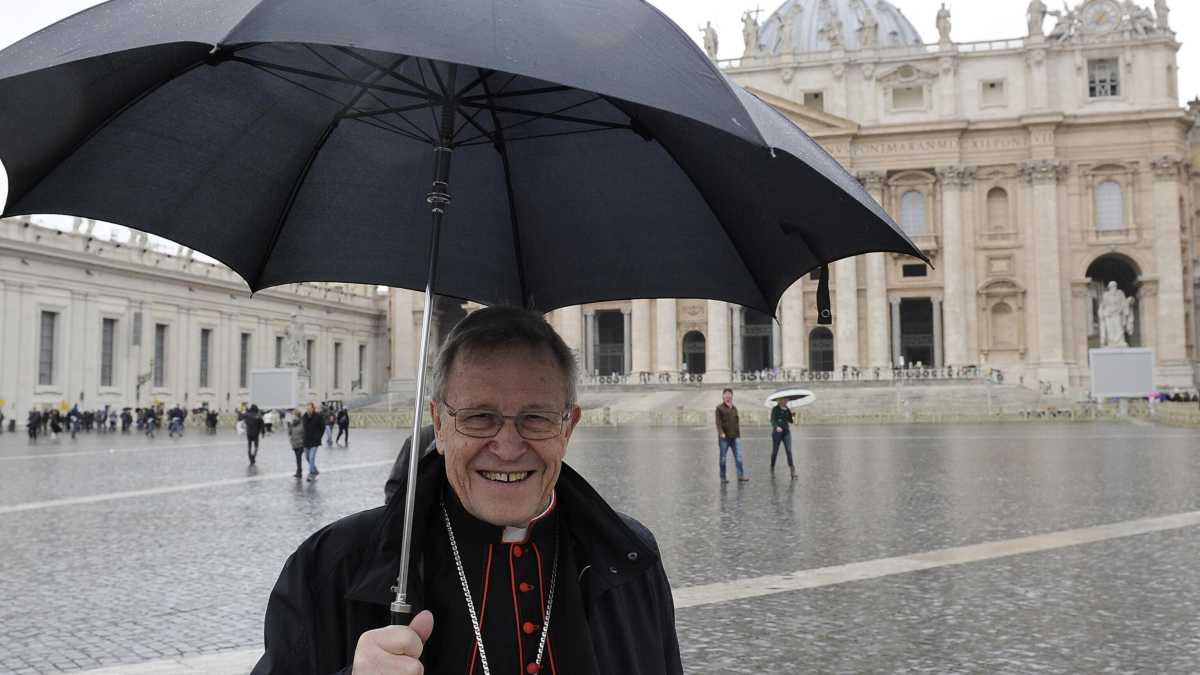 Immagine di Kasper confessa: "Fu Benedetto XVI a frenare la svolta di Francesco sul celibato"