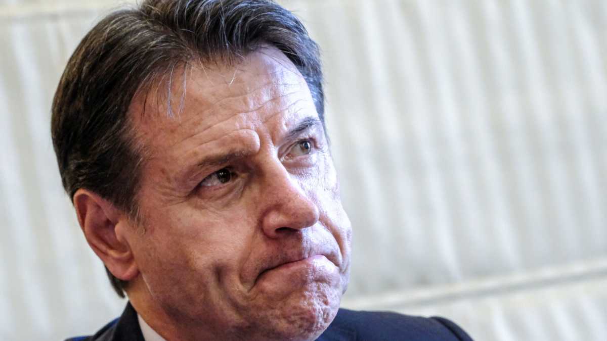 Immagine di Da quando ha detto sì al vitalizio di De Lorenzo c’è un grillino che vive nel terrore dello sguardo di Conte