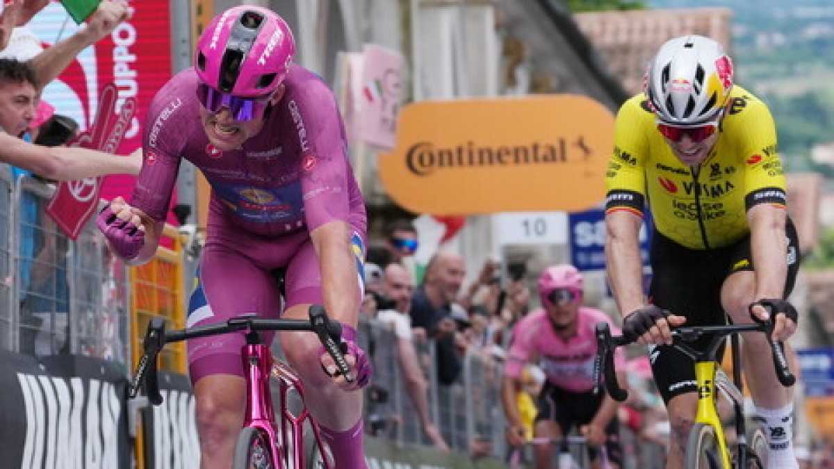 Immagine di Giro d'Italia, il veloce cammino di fede di Pedersen