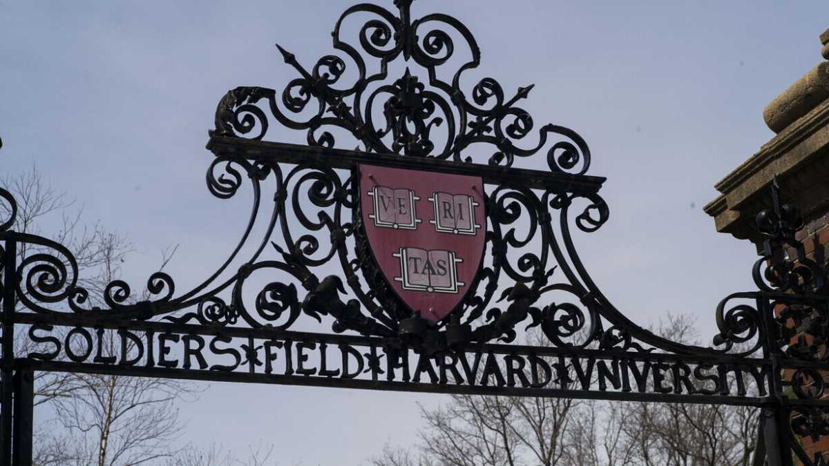 Immagine di Continua la battaglia tra Trump e Harvard: bloccate le iscrizioni degli studenti stranieri