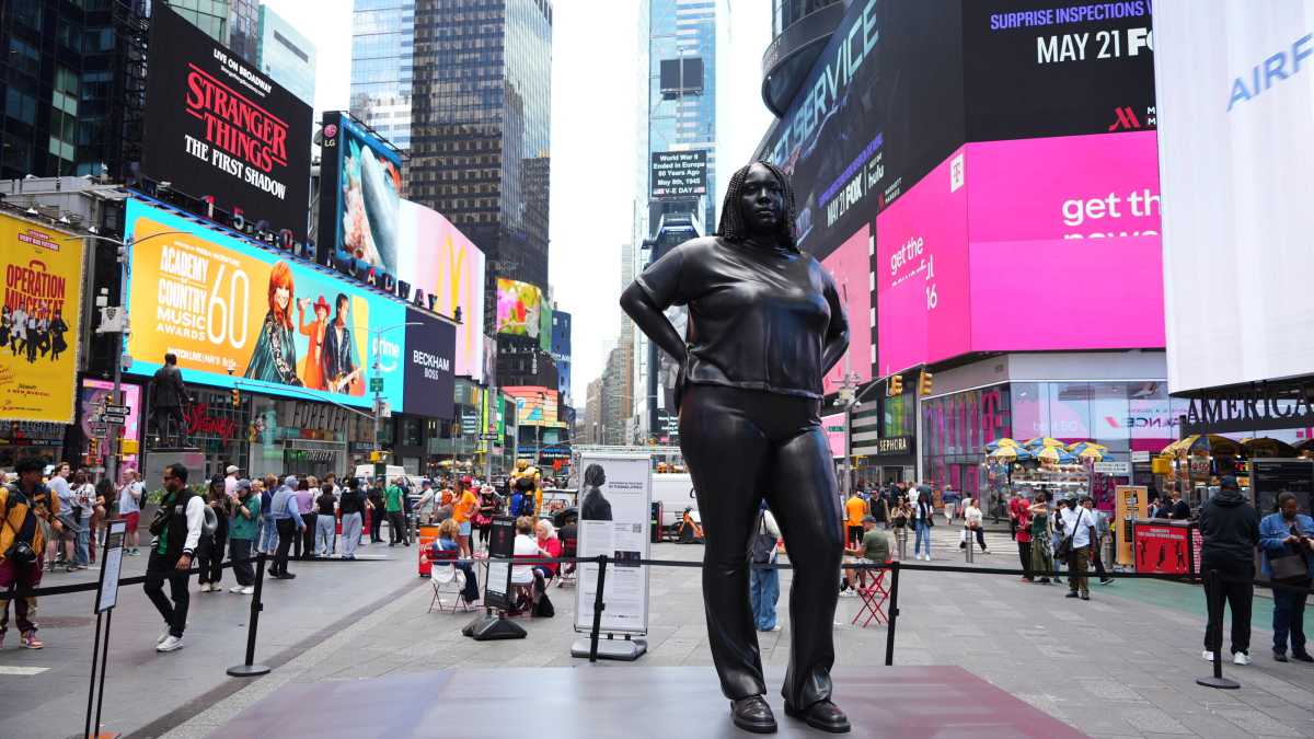 Immagine di Non basta piazzare una scultura woke a Times Square per avere successo